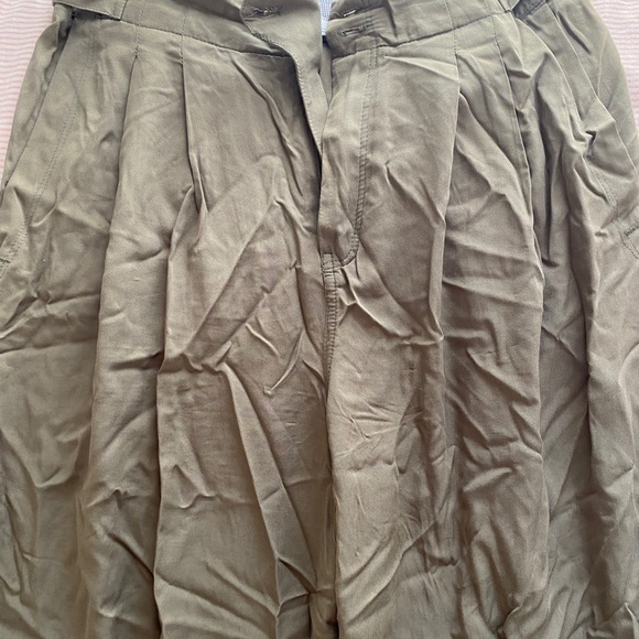 Urban outfitters army green flowy slacks - Picture 5 of 5